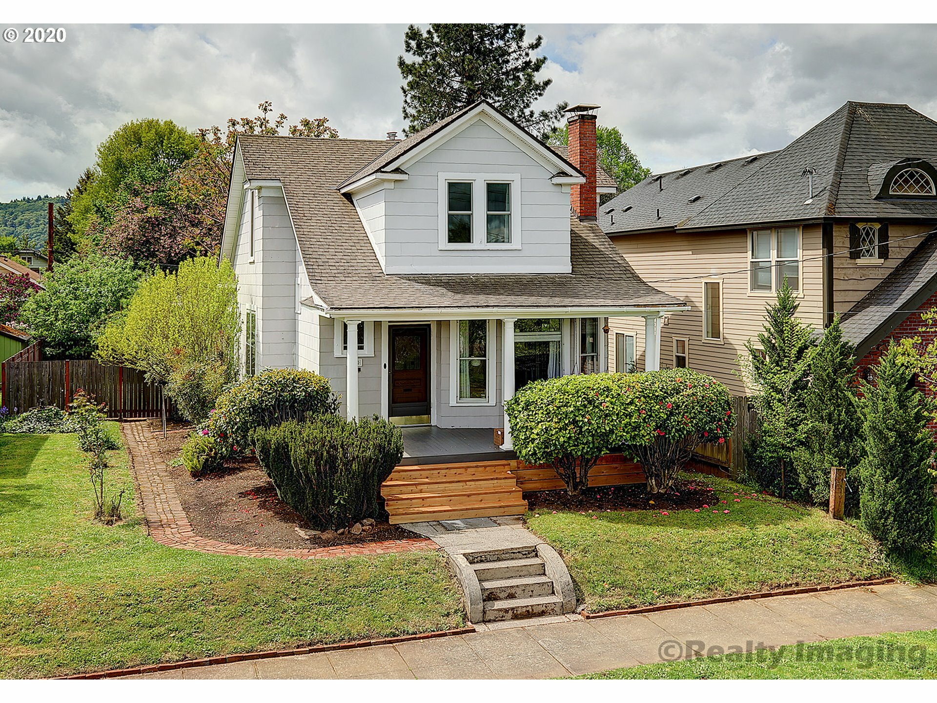 Property Photo:  5260 N Depauw St  OR 97203 