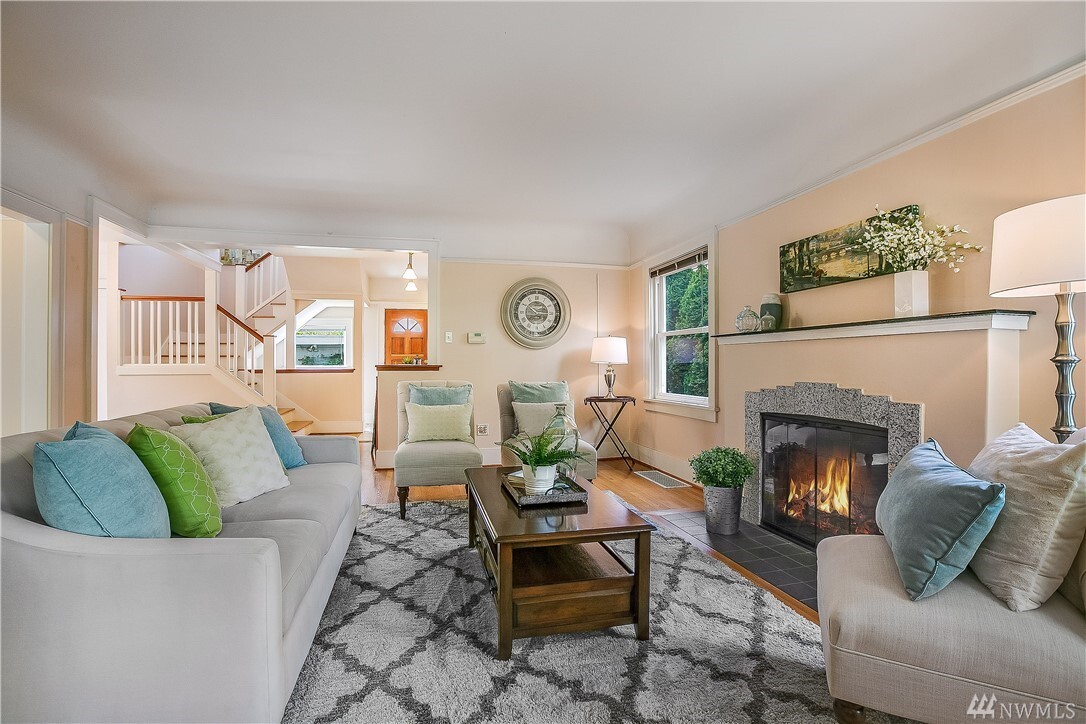 Property Photo: 8047 Brooklyn Avenue NE WA 98115