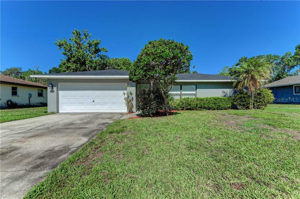 Property Photo:  5009 Leon Drive  FL 34221 