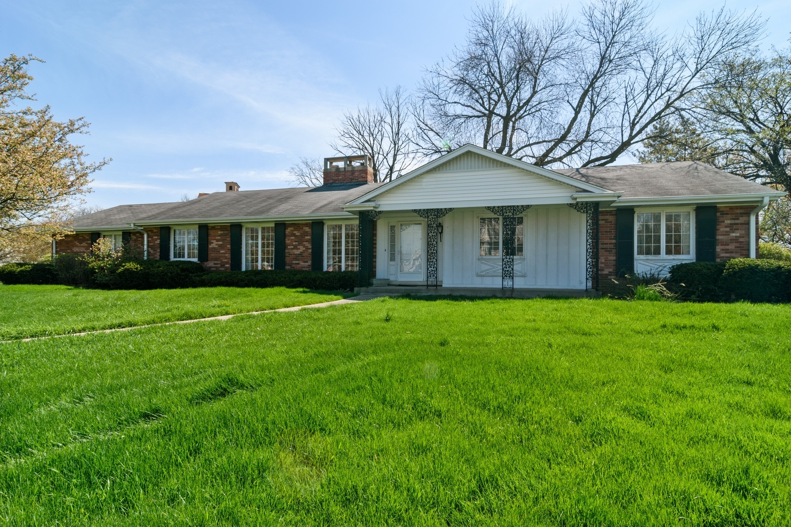 Property Photo: 21 Windsor Drive IL 60523