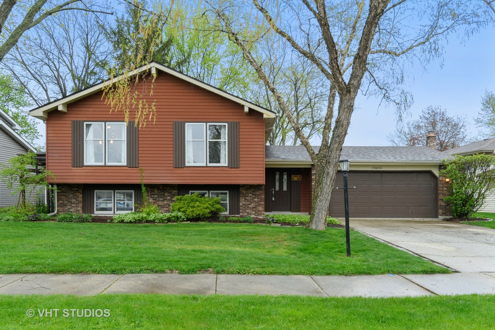 Property Photo:  23W340 Chantilly Court  IL 60540 