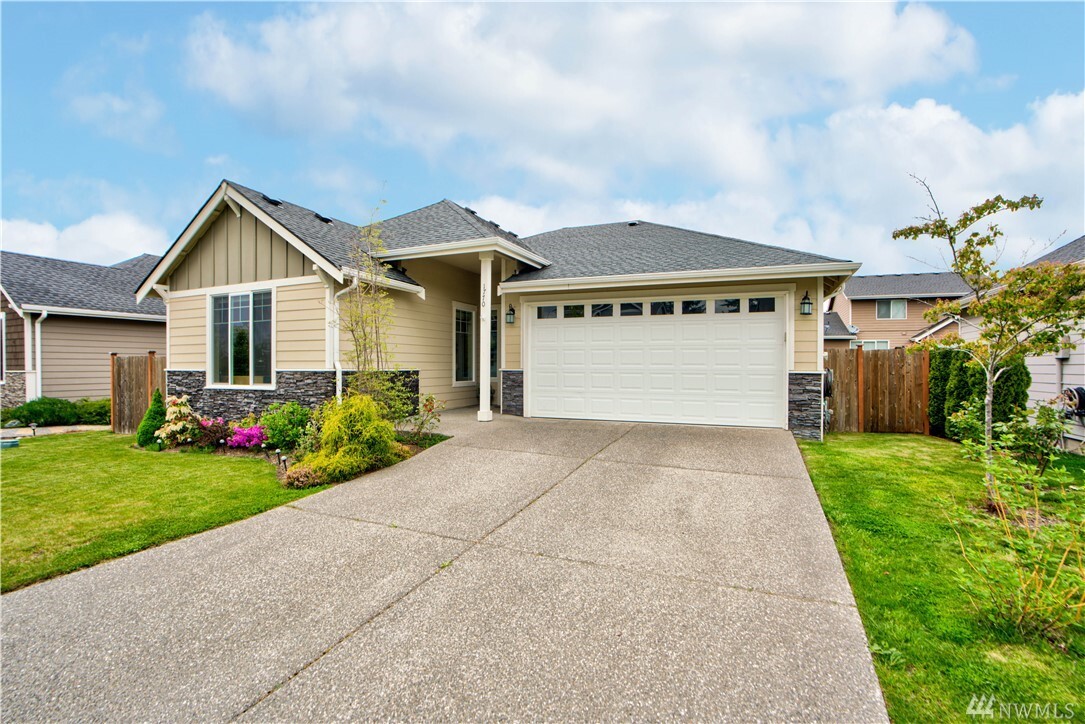 Property Photo: 1770 Hillcrest Loop WA 98274