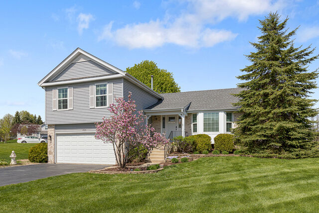 Property Photo:  2060 Glenmoor Drive  IL 60118 
