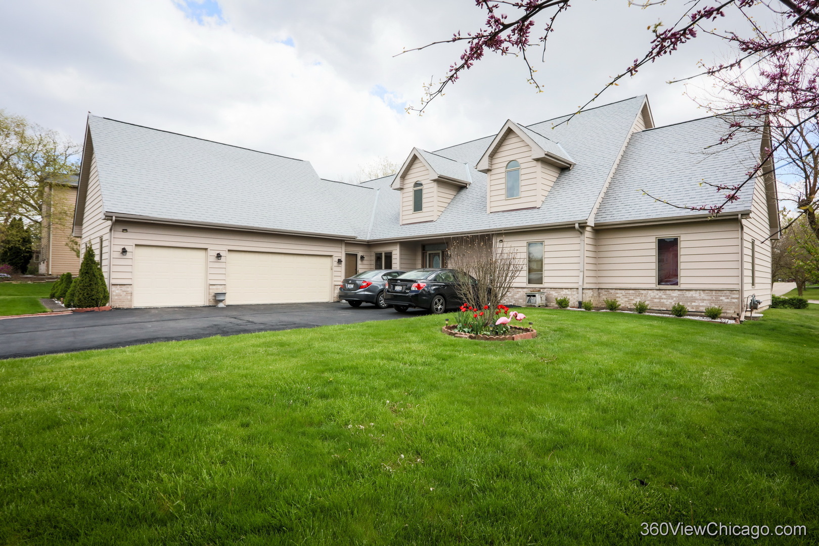 Property Photo:  154 West Hawthorne Lane  IL 60185 