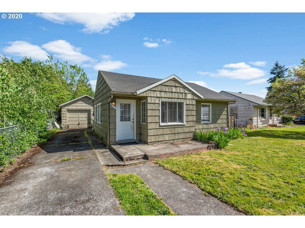 Property Photo: 2808 E 25th St WA 98661