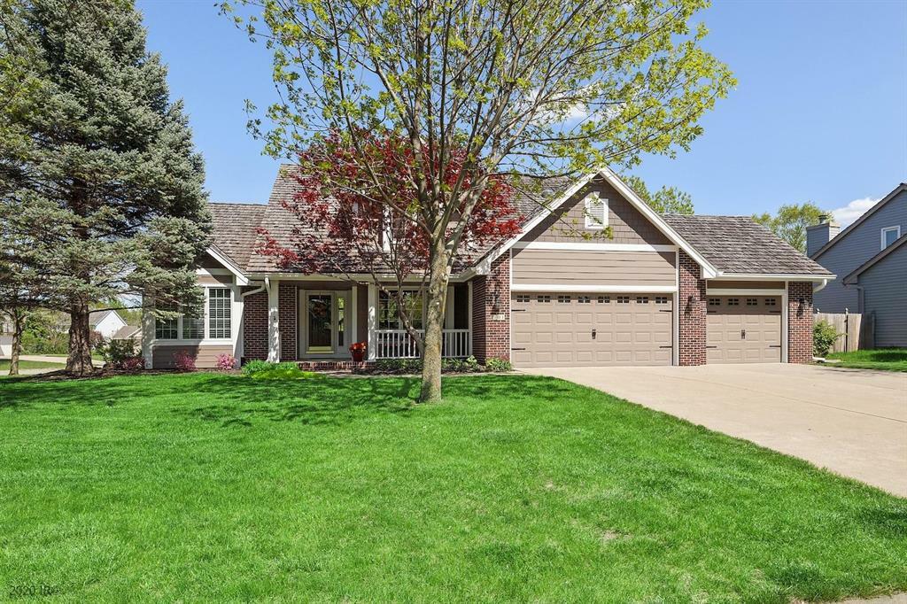 Property Photo:  2101 Country Club Boulevard  IA 50325 