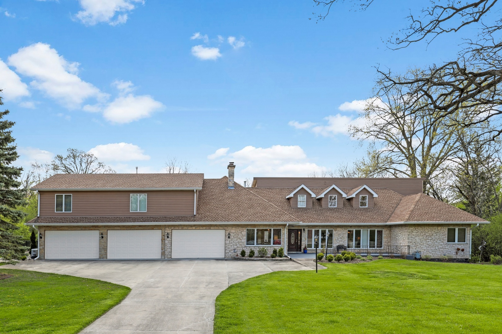 Property Photo:  14 Yorkshire Woods  IL 60523 