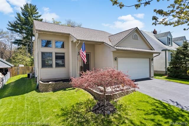 Property Photo: 363 S Avery Road MI 48328