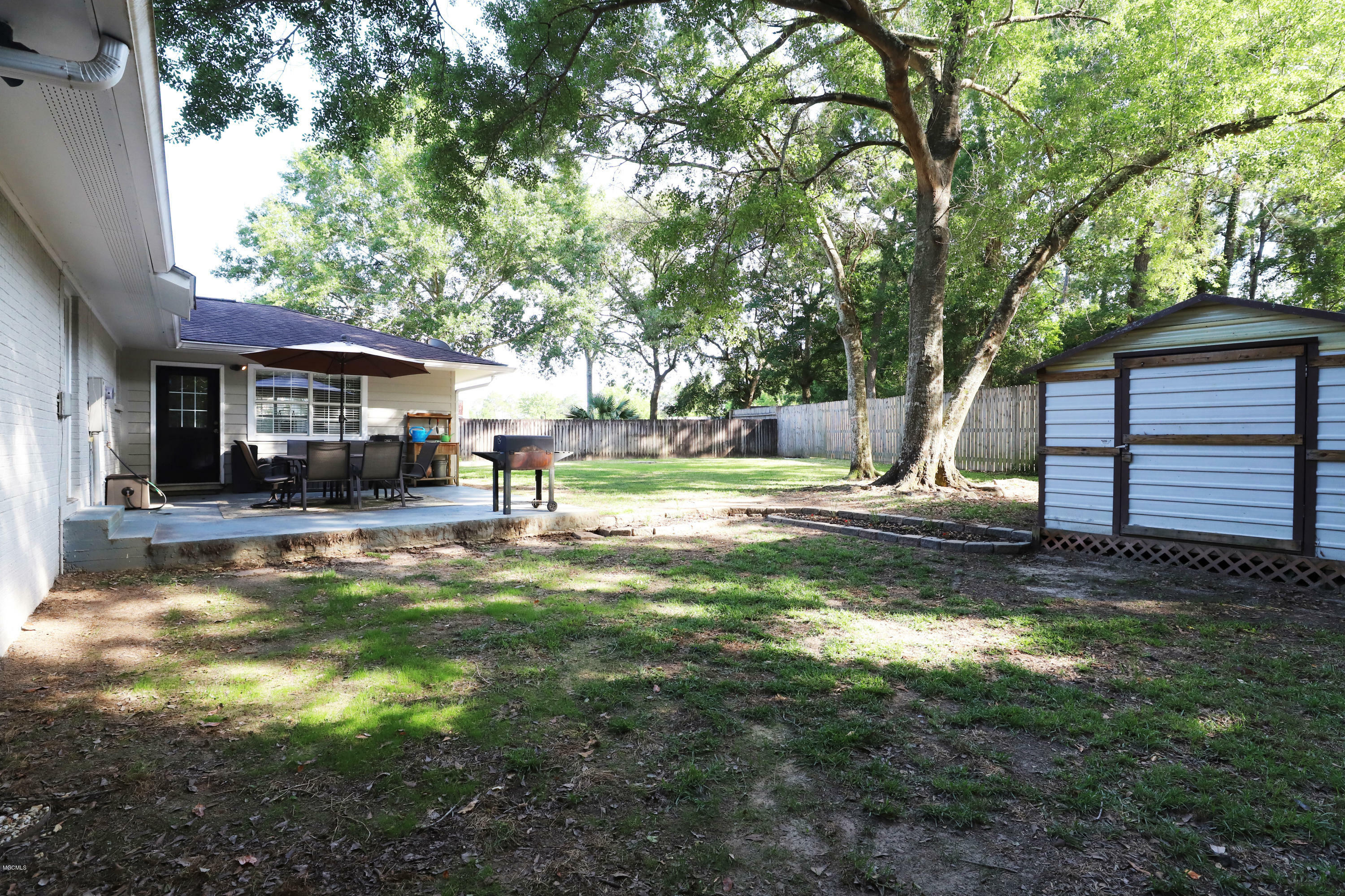 Property Photo:  1511 Homestead Boulevard  MS 39553 