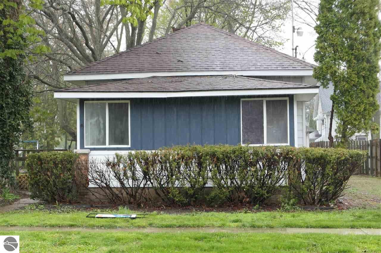 Property Photo:  117 E Prospect Street  MI 48880 