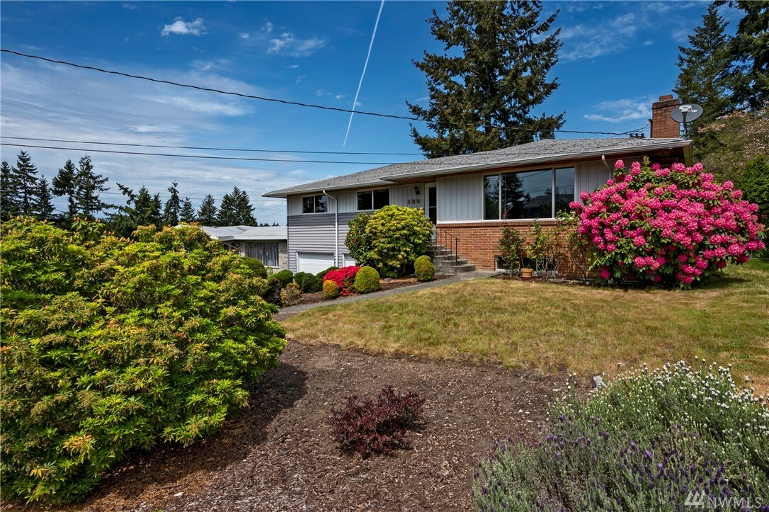 Property Photo:  156 NE 164th St  WA 98155 