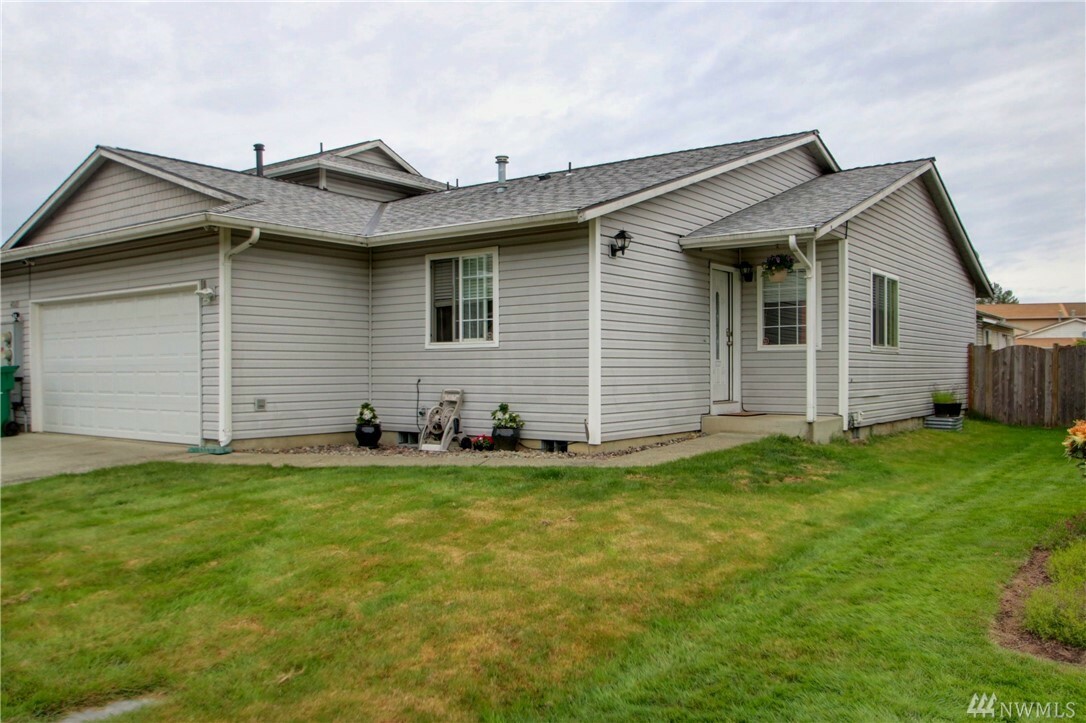 Property Photo:  4003 165th Place NE B  WA 98223 