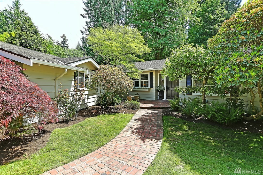 Property Photo:  8651 SE 63 St  WA 98040 