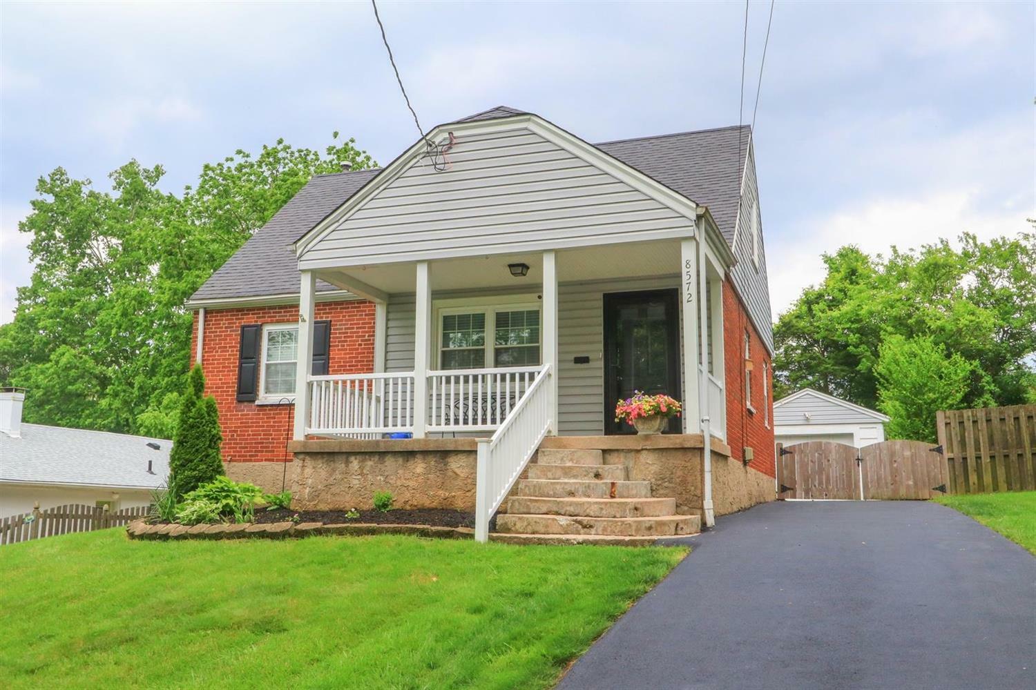 Property Photo: 8572 Wicklow Ave OH 45236