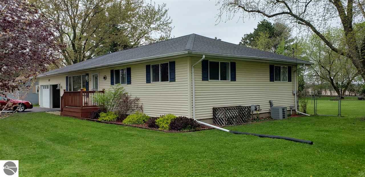 Property Photo:  1129 S Lincoln Road  MI 48858 