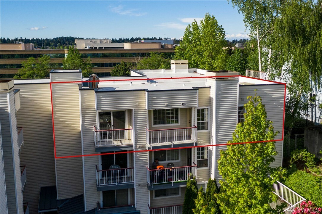 Property Photo:  130 NE 95th St A401  WA 98115 