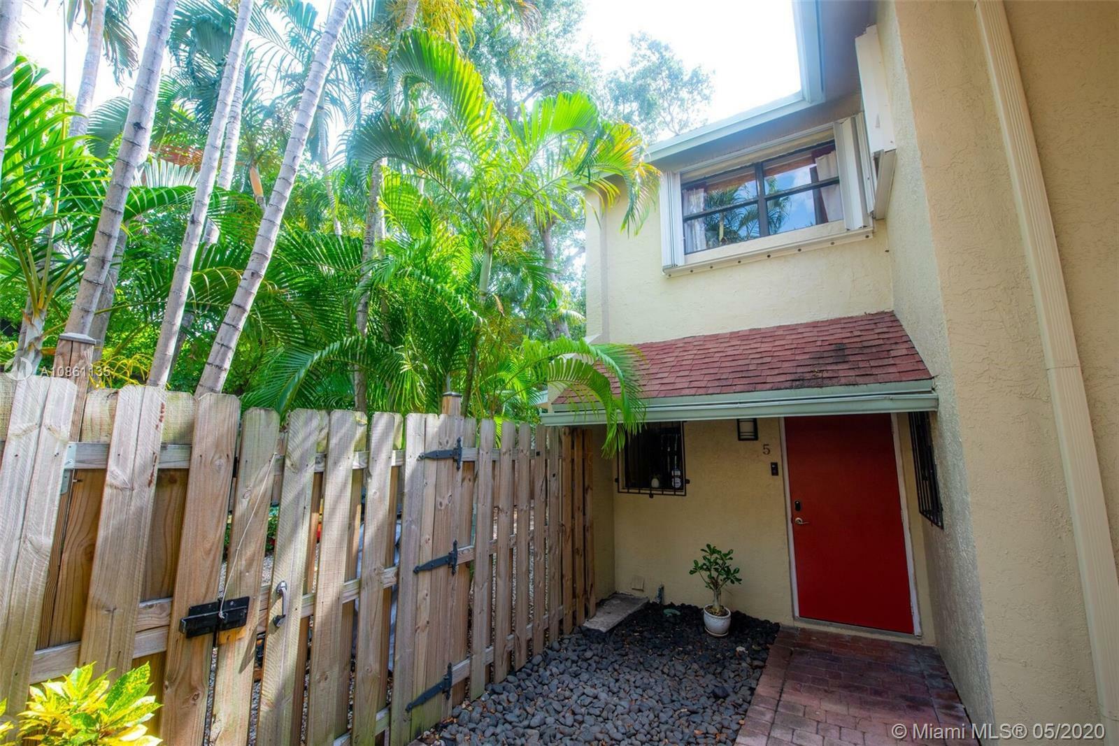 Property Photo:  499 SE 13th St 5E  FL 33316 