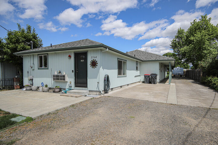 2364 Howard Avenue  Medford OR 97501 photo