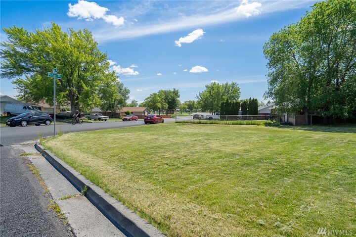Property Photo:  337 N Clark Drive  WA 98837 