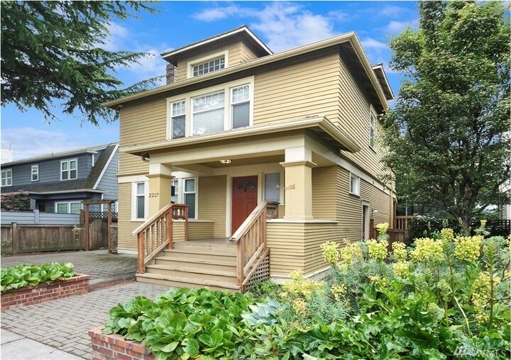 2227  Boylston  E  Seattle WA 98103 photo