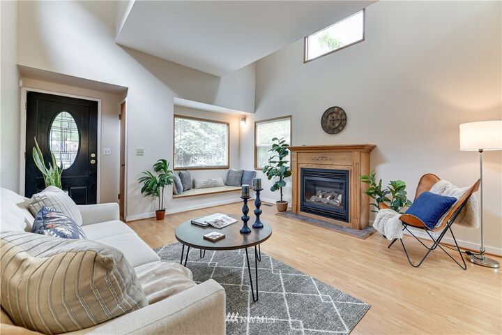 Property Photo:  1609 Rucker Avenue  WA 98201