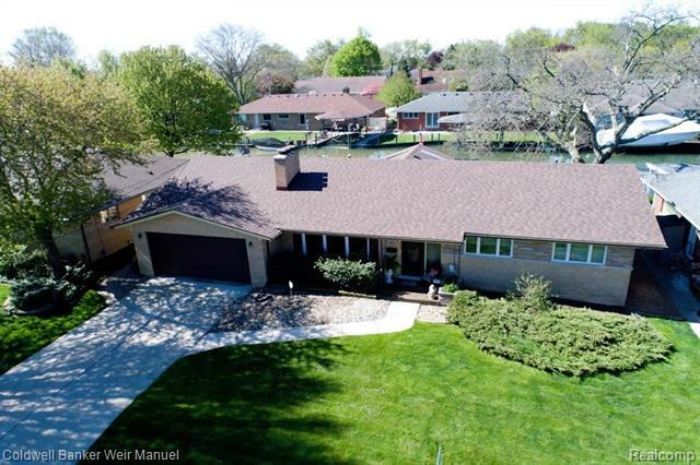 Property Photo: 22606 Lakecrest Street MI 48081