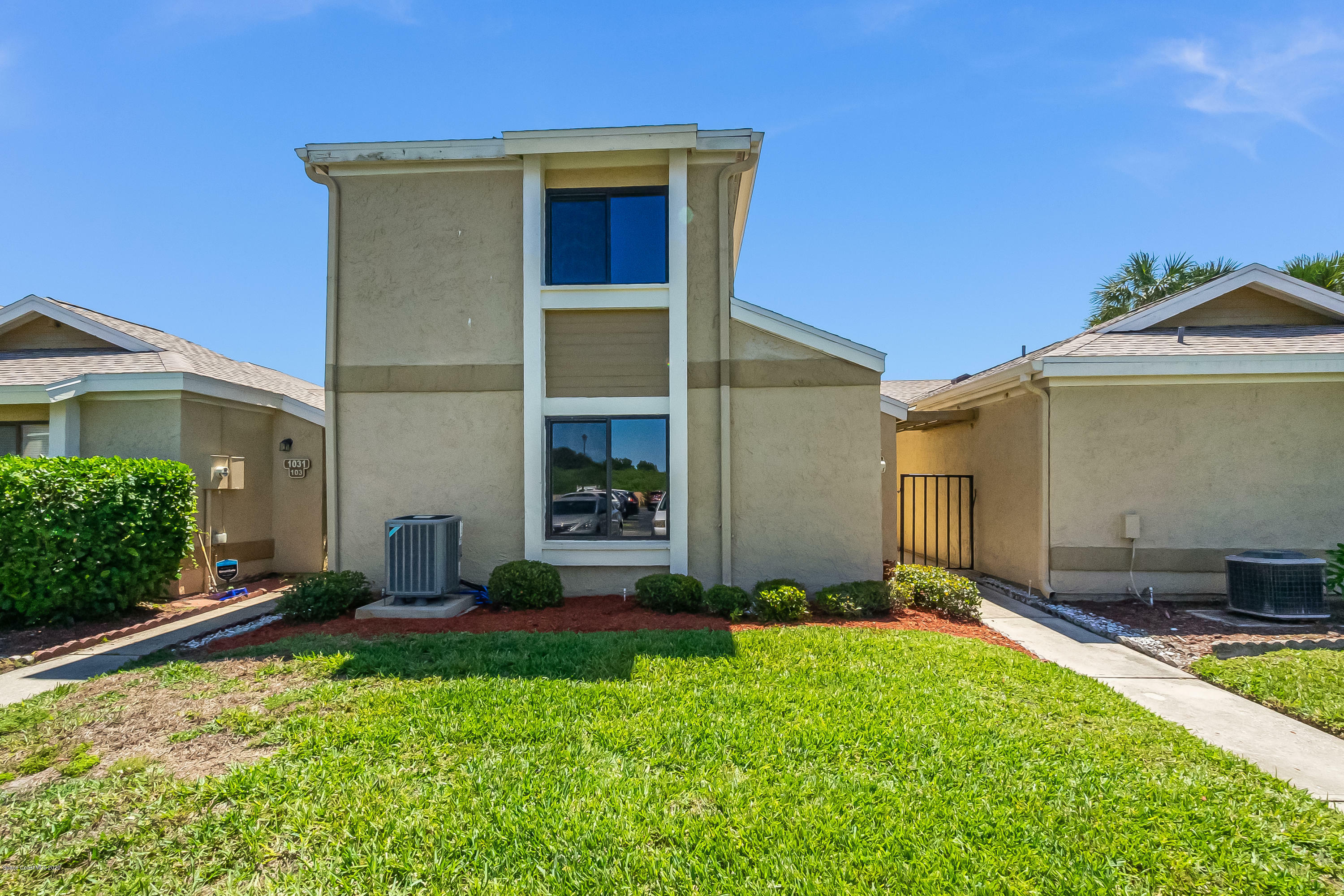 Property Photo:  1031 Abada Court NE  FL 32905 