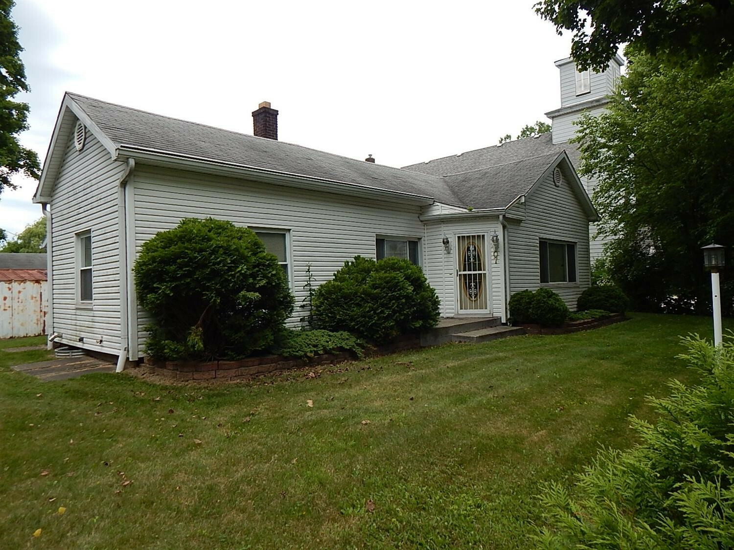 Property Photo: 7 W Beech Street IN 46391