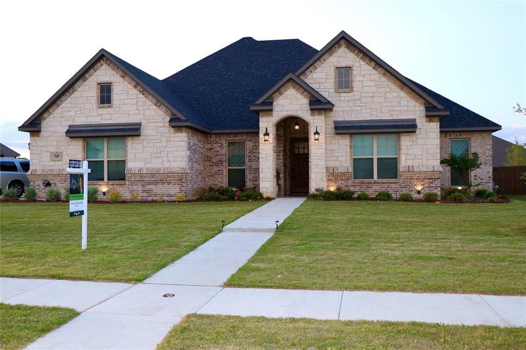 Property Photo:  305 Equestrian Drive  TX 75165 