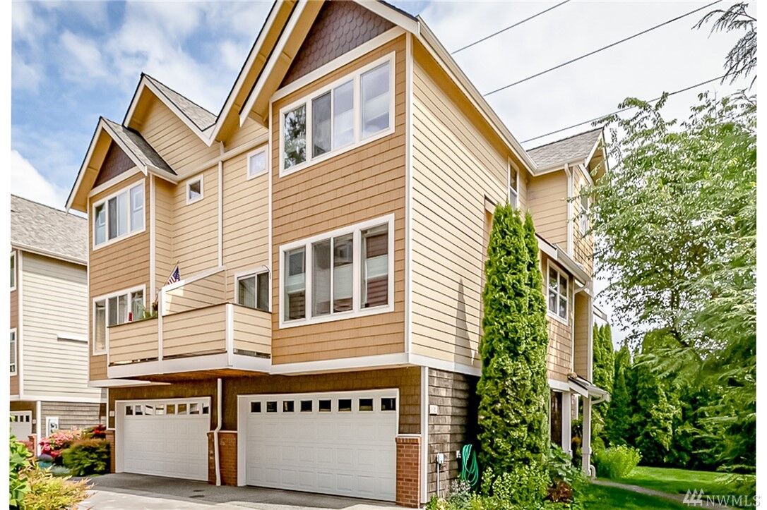 Property Photo: 525 B Pearl St WA 98290