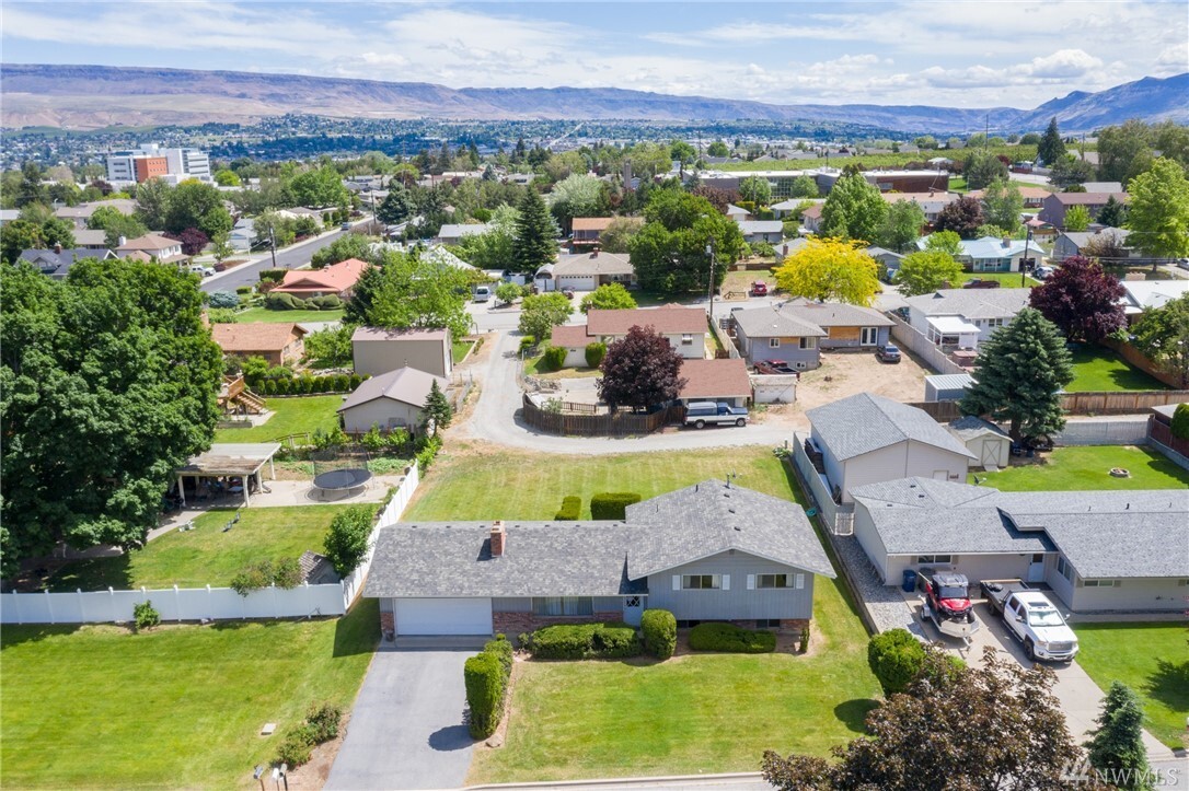 Property Photo: 1409 Saddlerock Drive WA 98801