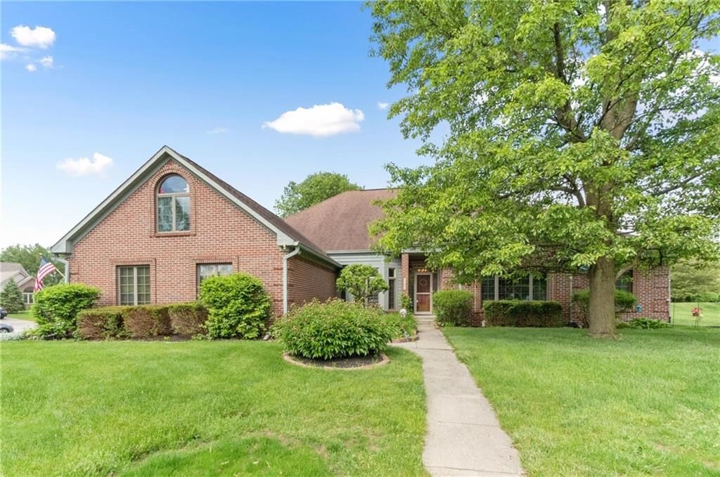 Property Photo: 1342 Kingsway Drive IN 46123