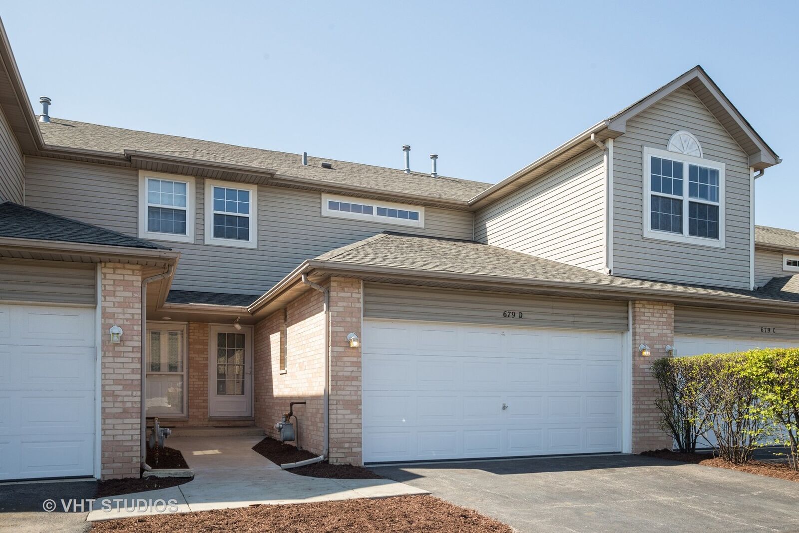 Property Photo: 679 North Katherine Lane D IL 60101