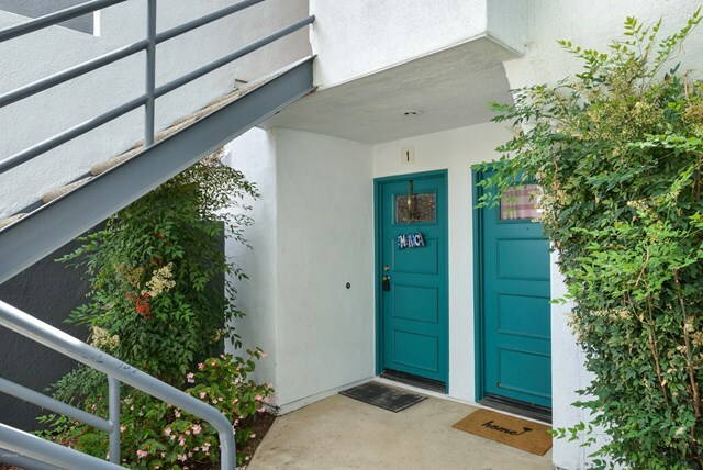 Property Photo:  2519 Chandler Avenue 1  CA 93065 