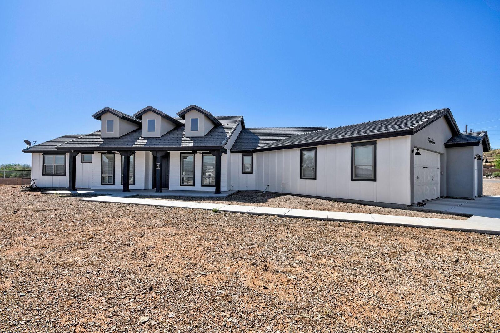 Property Photo: 1411 E Red Range Way AZ 85085