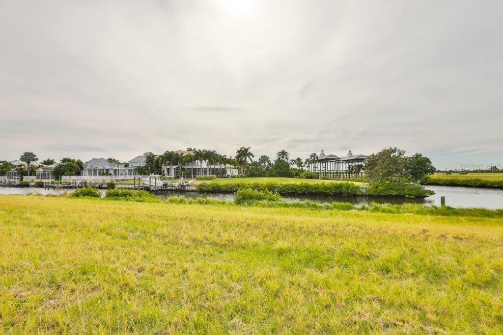 Property Photo:  716 Pinckney Drive  FL 33572 