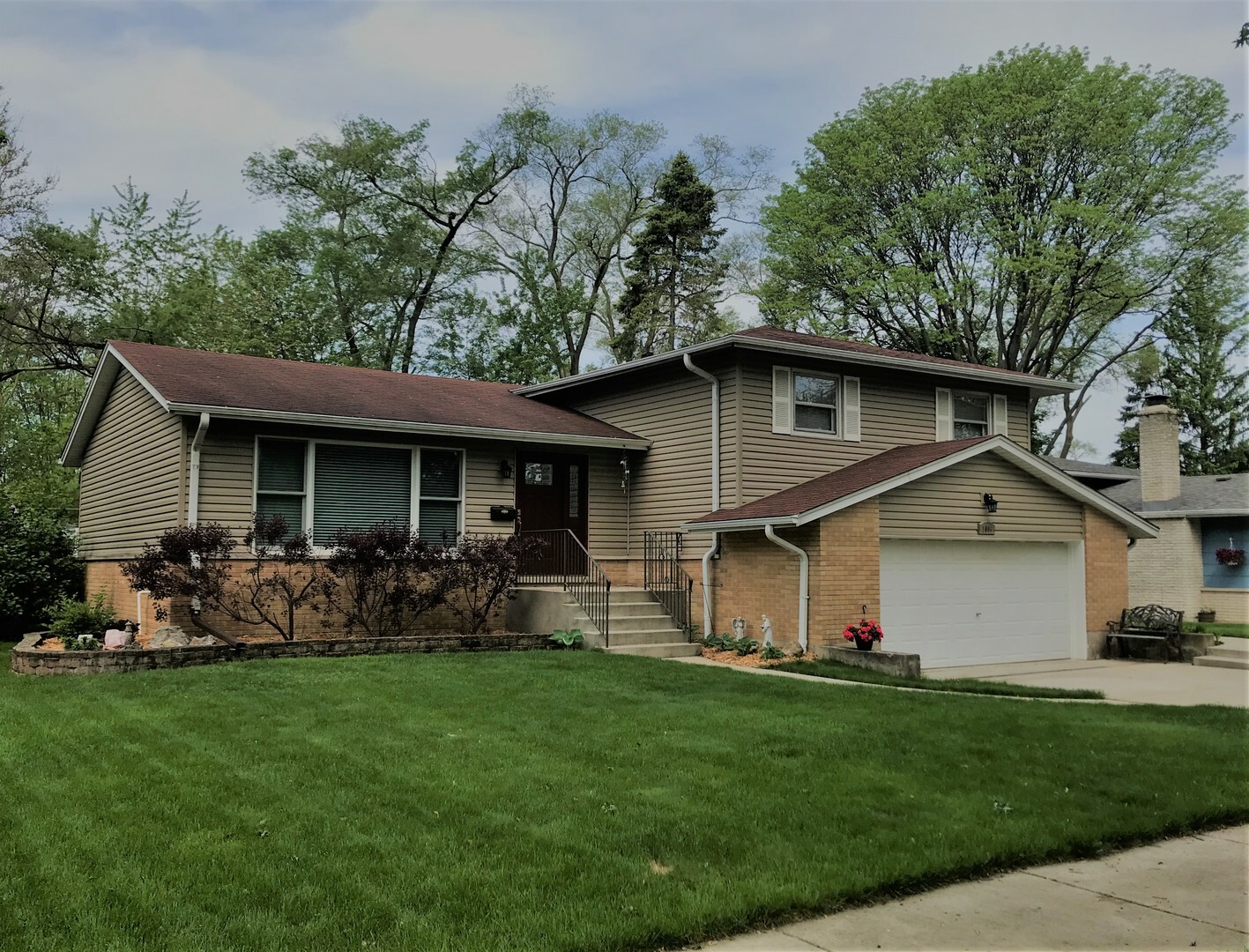 Property Photo:  1006 North Greenfield Lane  IL 60056 