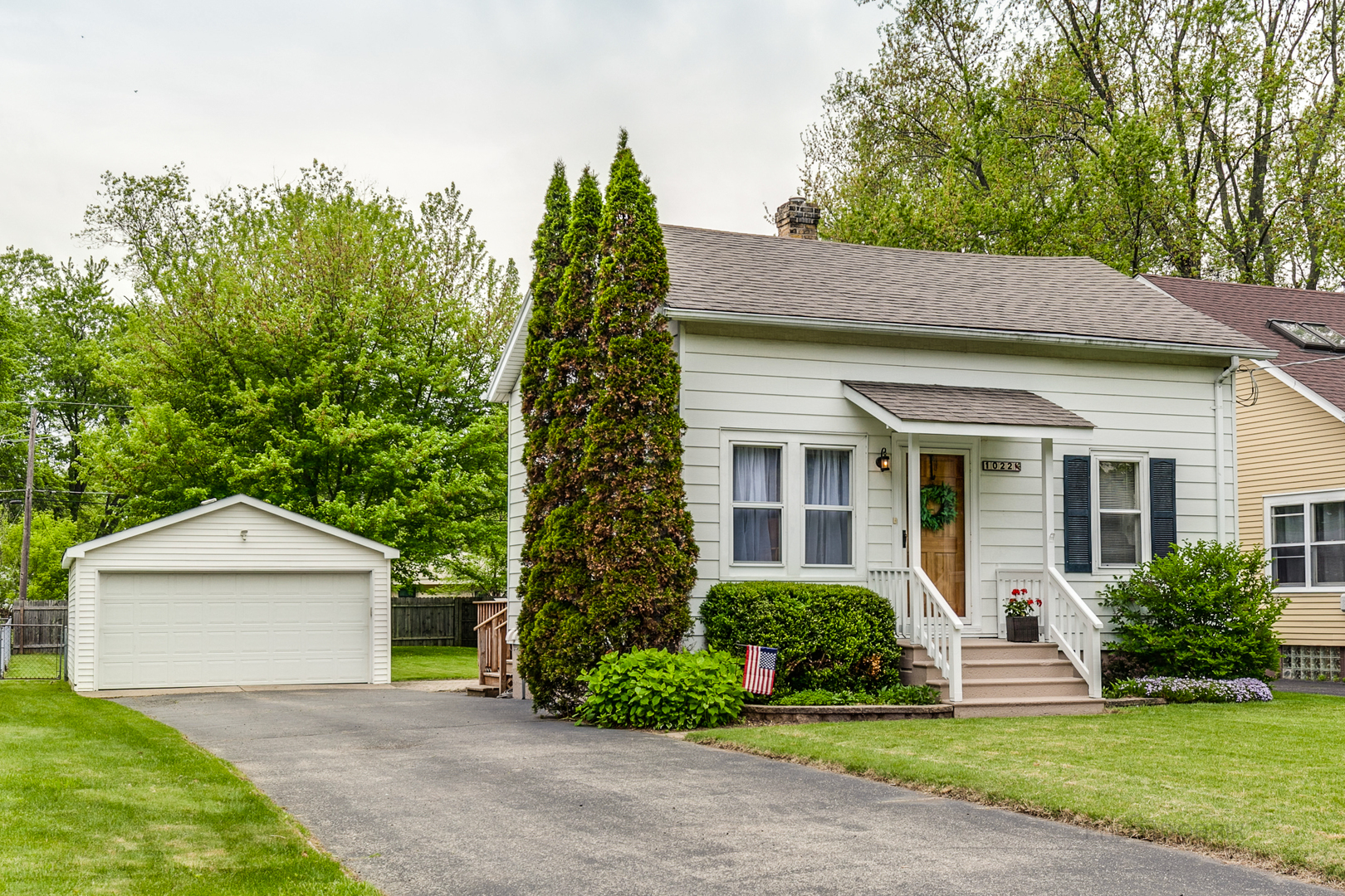 Property Photo: 1022 Park Avenue IL 60096