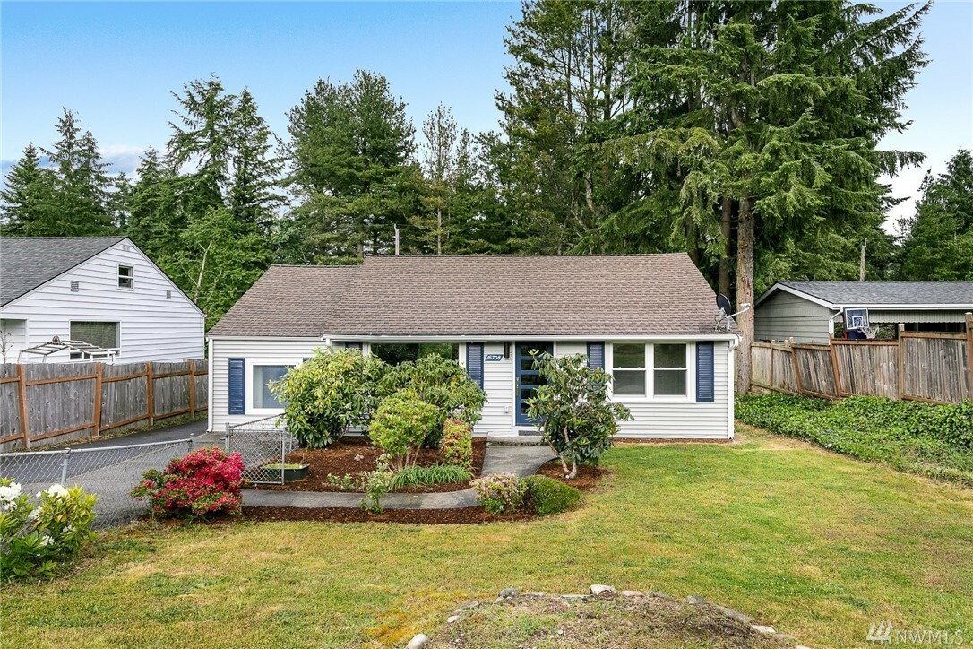 Property Photo:  16708 8th Ave NE  WA 98155 