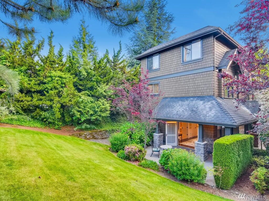 Property Photo:  10141 NE 62nd Street  WA 98033 