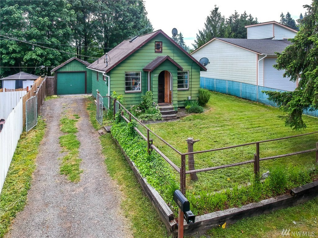 Property Photo:  1423 Flower Ave  WA 98366 