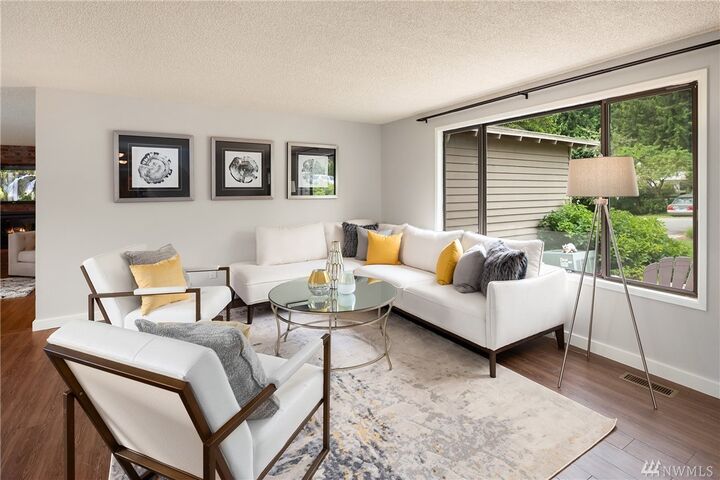 Property Photo: 22627 3rd Avenue SE WA 98021