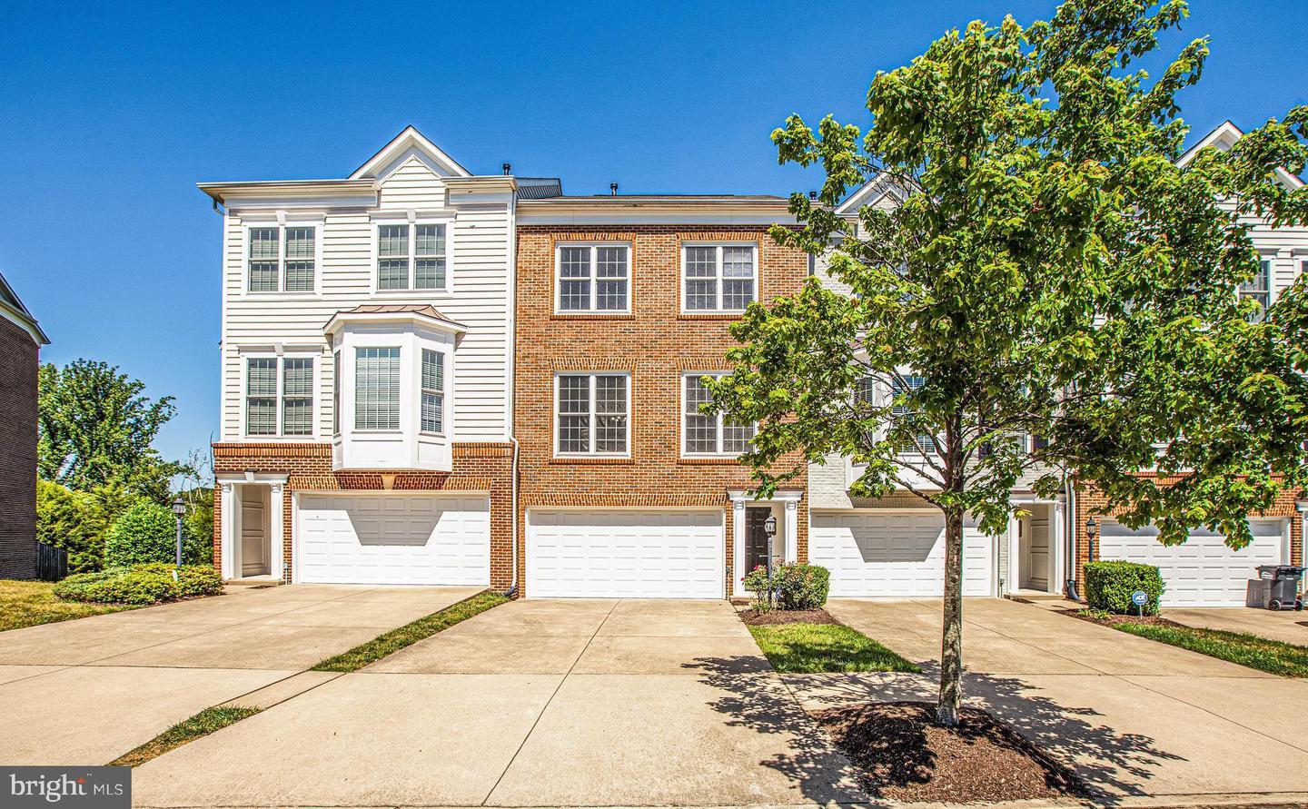 Property Photo: 14581 Crossfield Way VA 22191