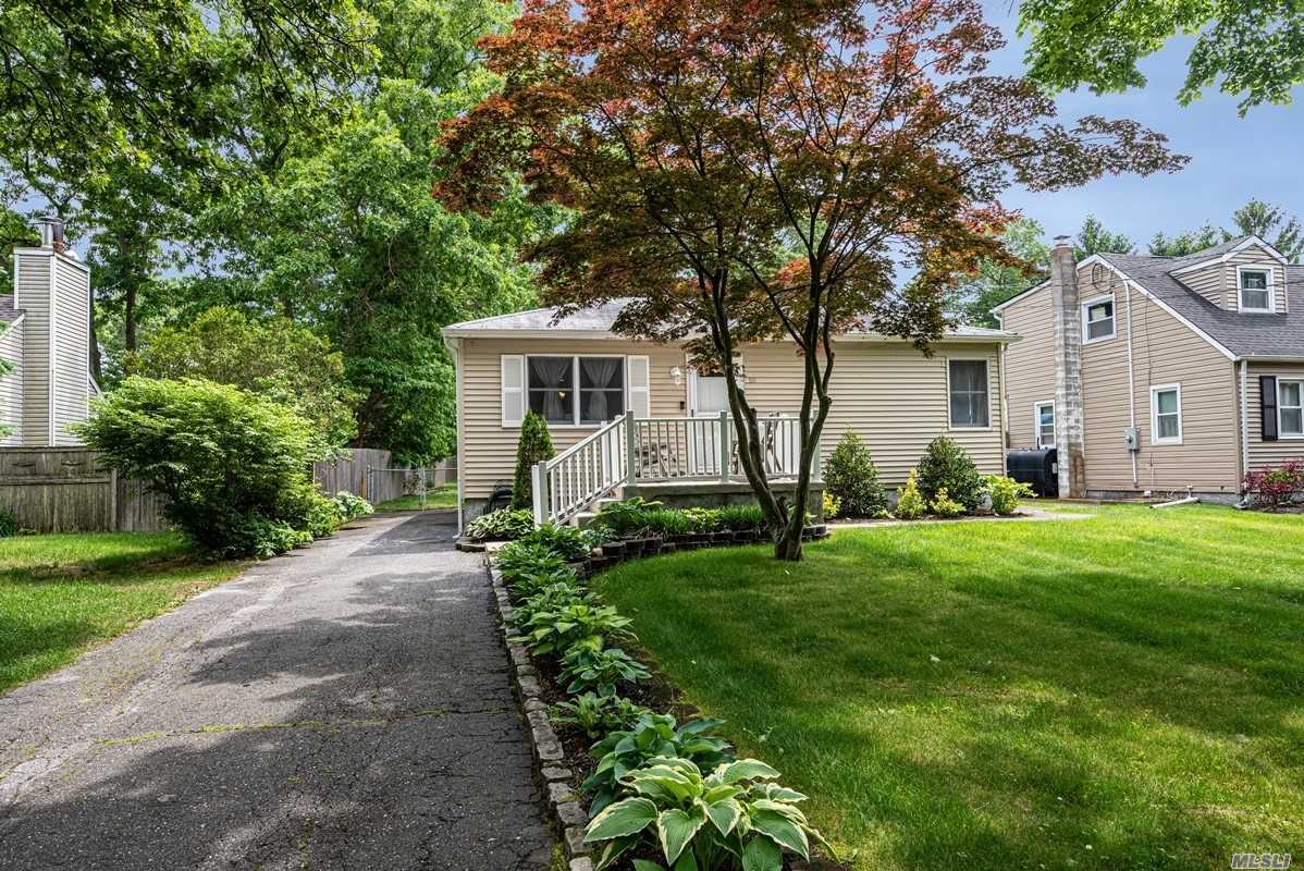 Property Photo:  18 Ozark Street  NY 11779 