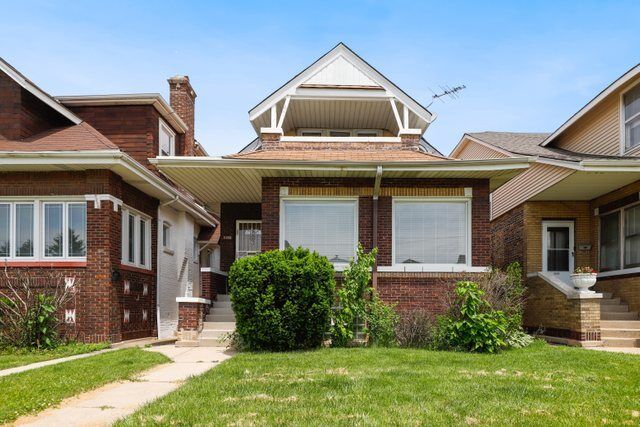 Property Photo: 5252 W Warner Avenue IL 60641