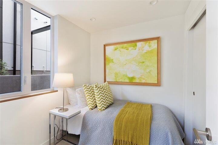 Property Photo:  3310 W Government Way B  WA 98119 