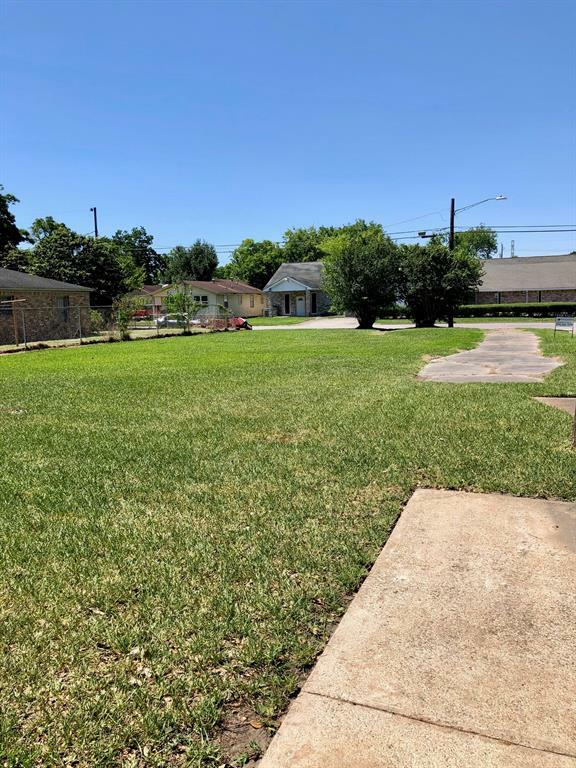 Property Photo:  3111 Eastman Street  TX 77022 