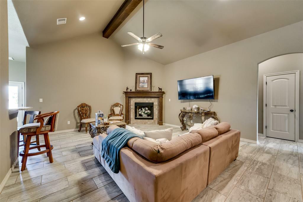 Property Photo:  456 Silverton Drive  TX 76049 