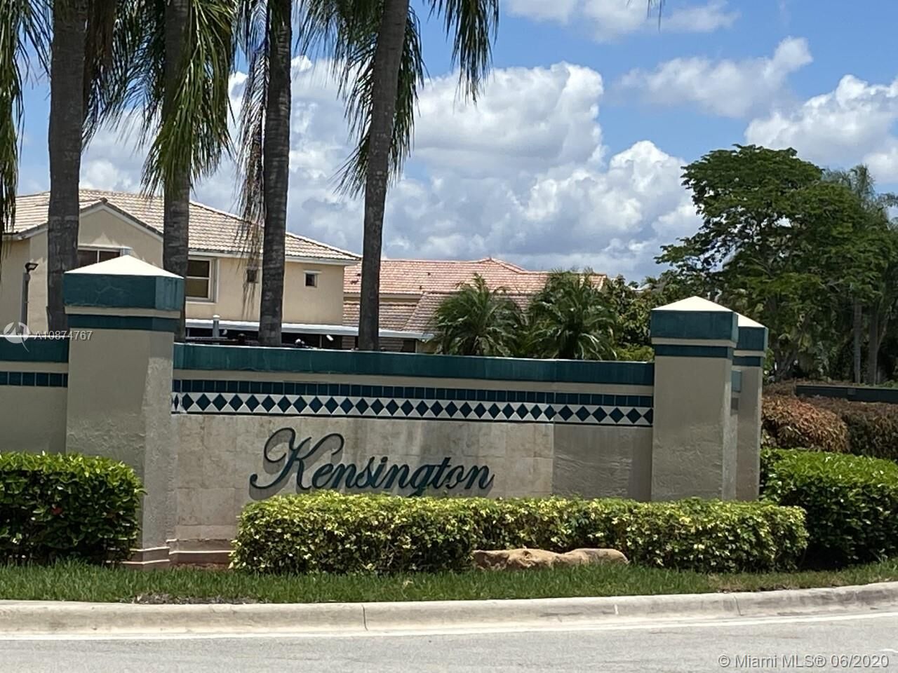 Property Photo: 18910 NW 10th St FL 33029