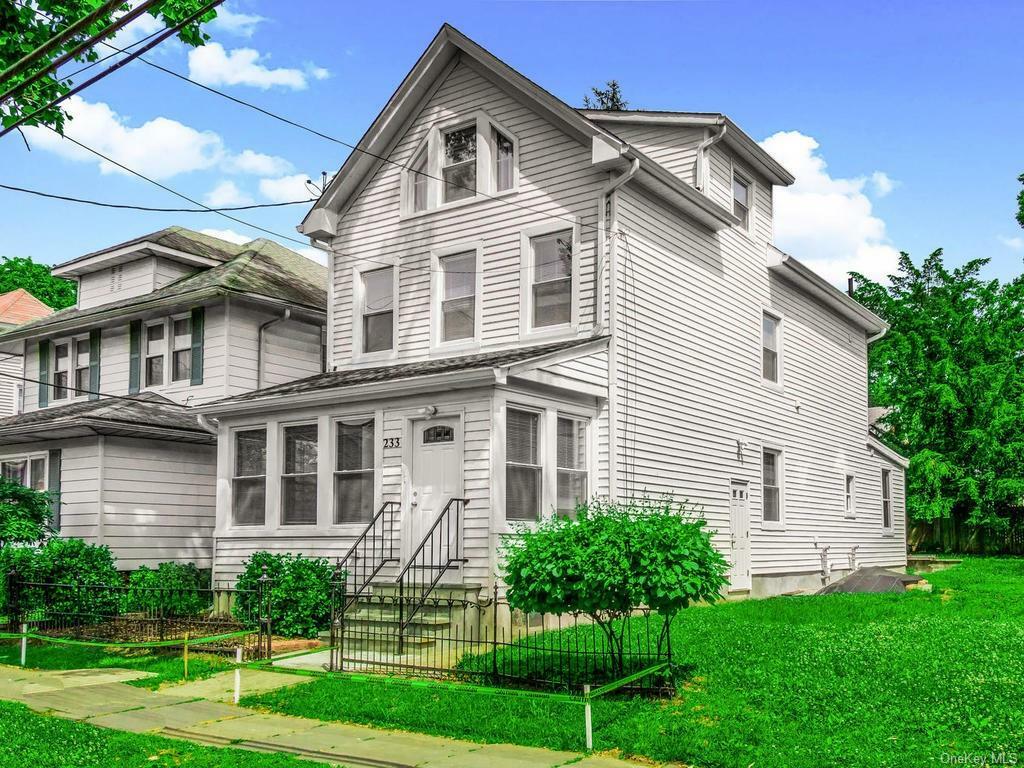 Property Photo:  233 E 238th Street 1  NY 10470 